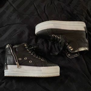 Black Platform sneakers